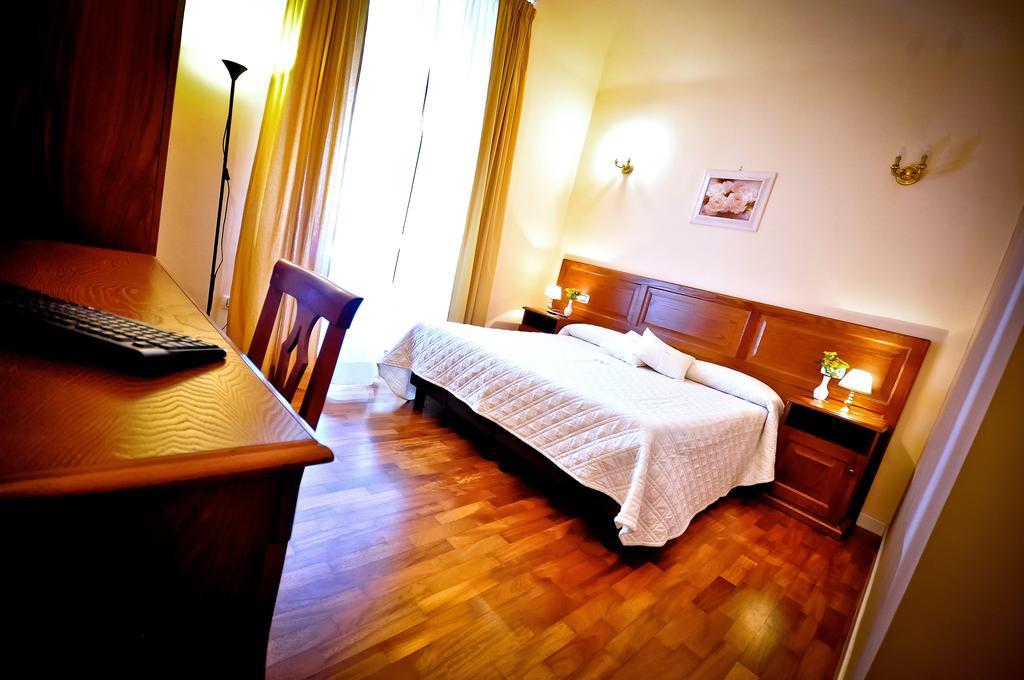 Hotel Relais Cavour Řím Pokoj fotografie